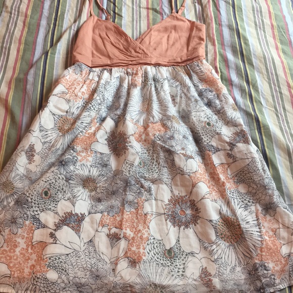 To the Max Dresses & Skirts - !!LAST CHANCE!! Small neutral pink floral dress